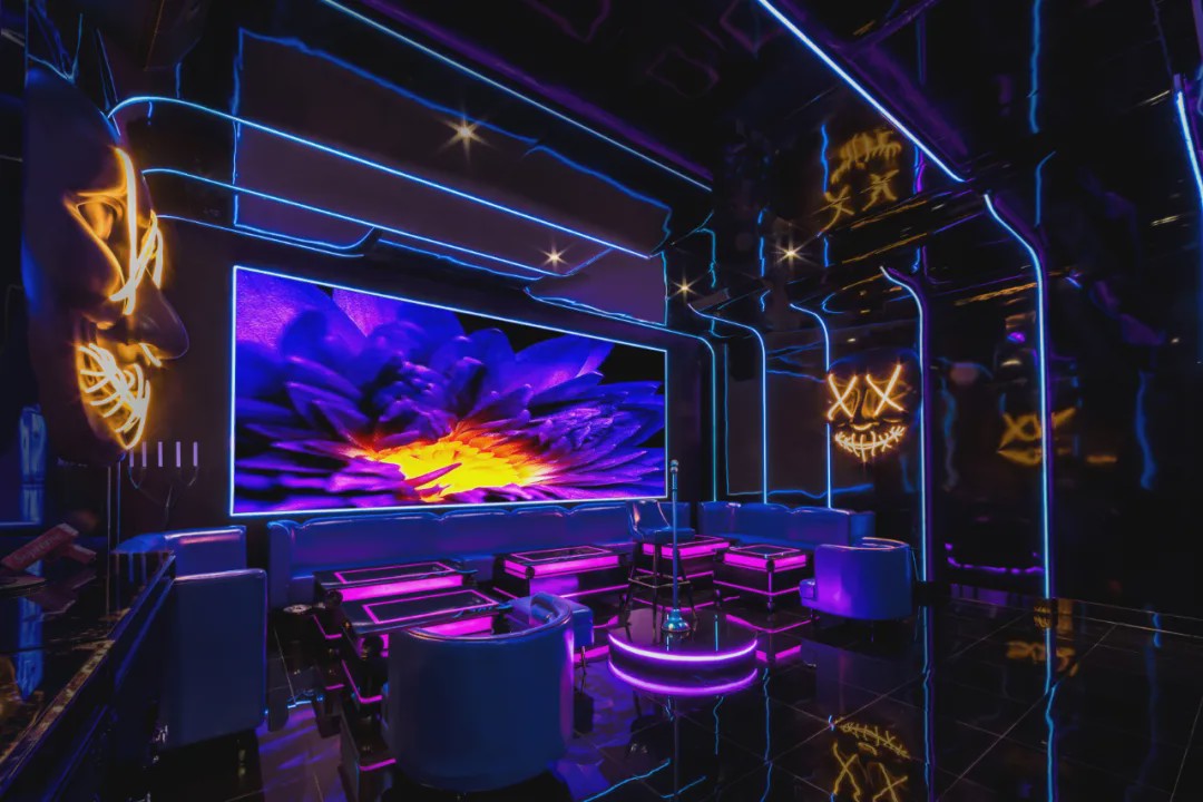 眉间是银河,眉间有银河眼中有星辰什么意思