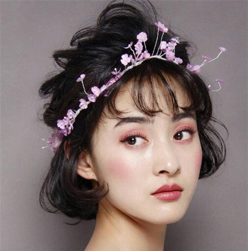 长发及腰的简单大气新娘发型,13款新娘发型最新风格