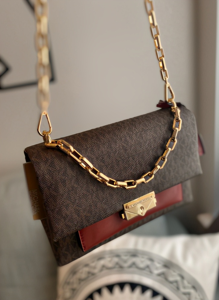 mk包包中什么款式最好看,mk包包和小mk的区别