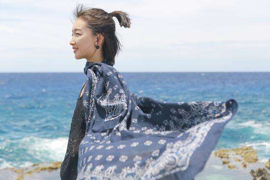 周冬雨谈父母哭了,周冬雨少年的你落泪