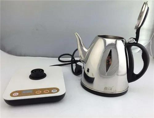 电水壶灯亮烧不开水能修吗,电水壶灯亮不加热怎样修理