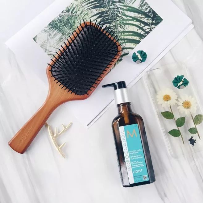 如何把毛躁的头发变光泽,头发像稻草一样毛躁怎么恢复