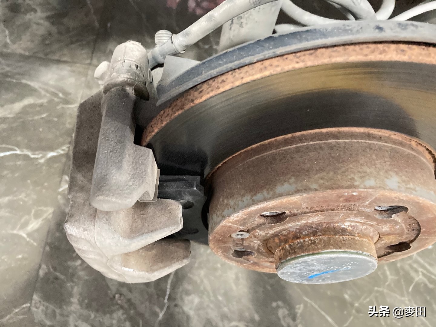 老车更换刹车片需要磨刹车盘吗,十万公里该换刹车片了吗