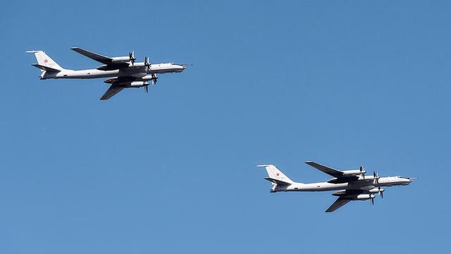 俄罗斯142反潜巡逻机图片,图142反潜机挂载空舰导弹