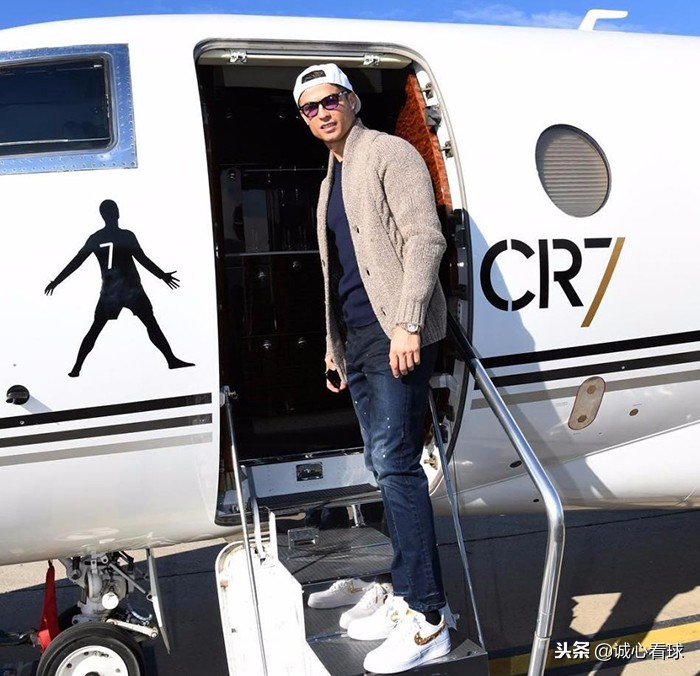 瓒崇悆鏄庢槦璞溅,瓒崇悆杩愬姩鍛樻湰娉介┈