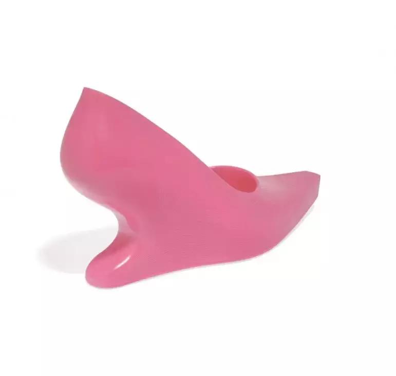 凯瑞姆、扎哈都有为梅丽莎设计过塑料鞋？没错，而且还怪好看的！