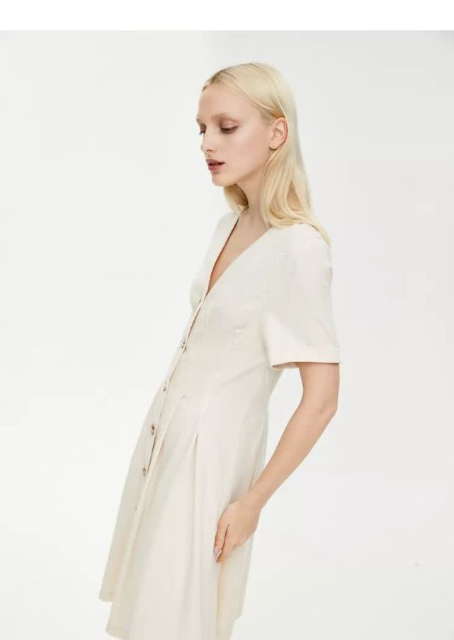 zara值得入手的连衣裙,zara新出的牛仔开叉连衣裙