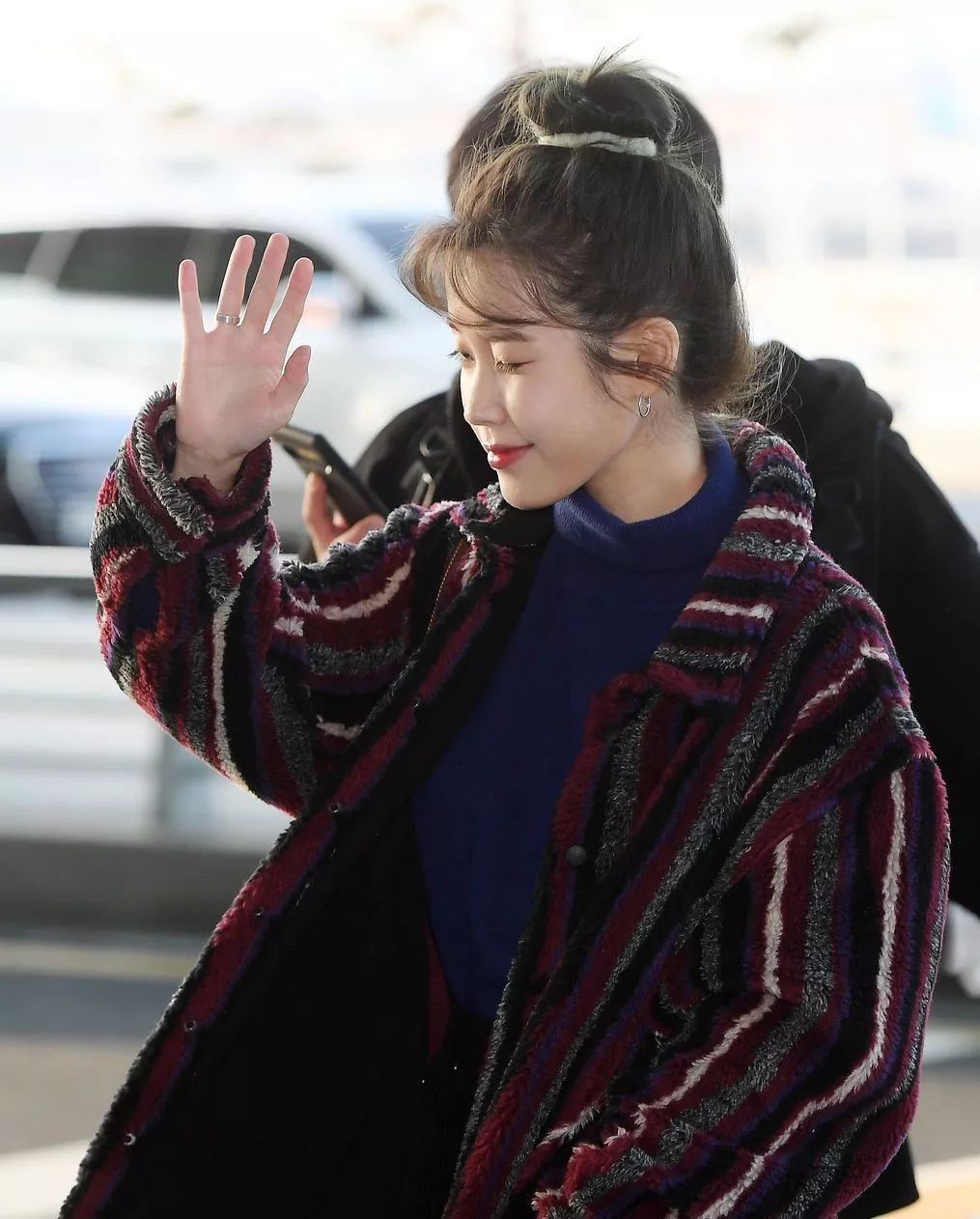 iu的时尚品味,iu穿杏色牛仔外套