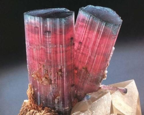 仅次于钻石的宝石,仅次于蓝宝石硬度的玉石