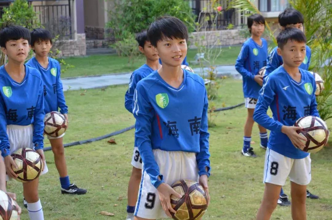 我国拿过几次世界杯冠军,足球史上最年轻的世界杯冠军