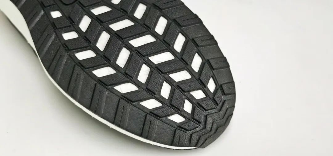 透气性巨好不磨脚的跑鞋,学生党防滑耐磨缓震的跑鞋推荐