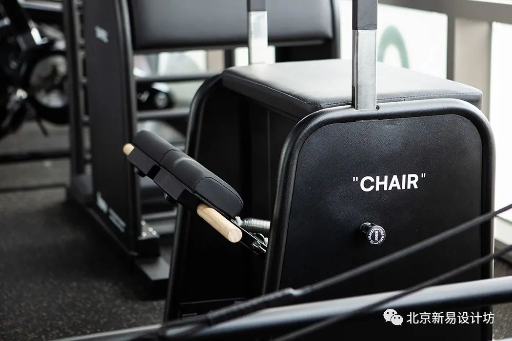 人性化多元化和实用性的健身器材,高科技有未来设计感的健身器材