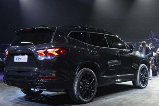 雪佛兰最新款suv大七座,雪佛兰科迈罗黑豹