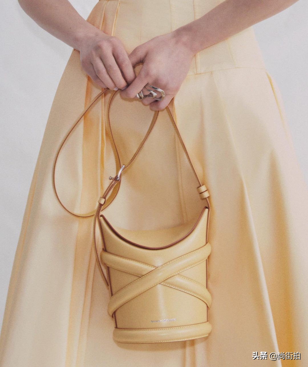 鍏ㄦ櫤璐ゅ湪burberry鐨勭鍦鸿儗鐨勫寘,鍏ㄦ櫤璐ょ鍦哄悓娆惧寘