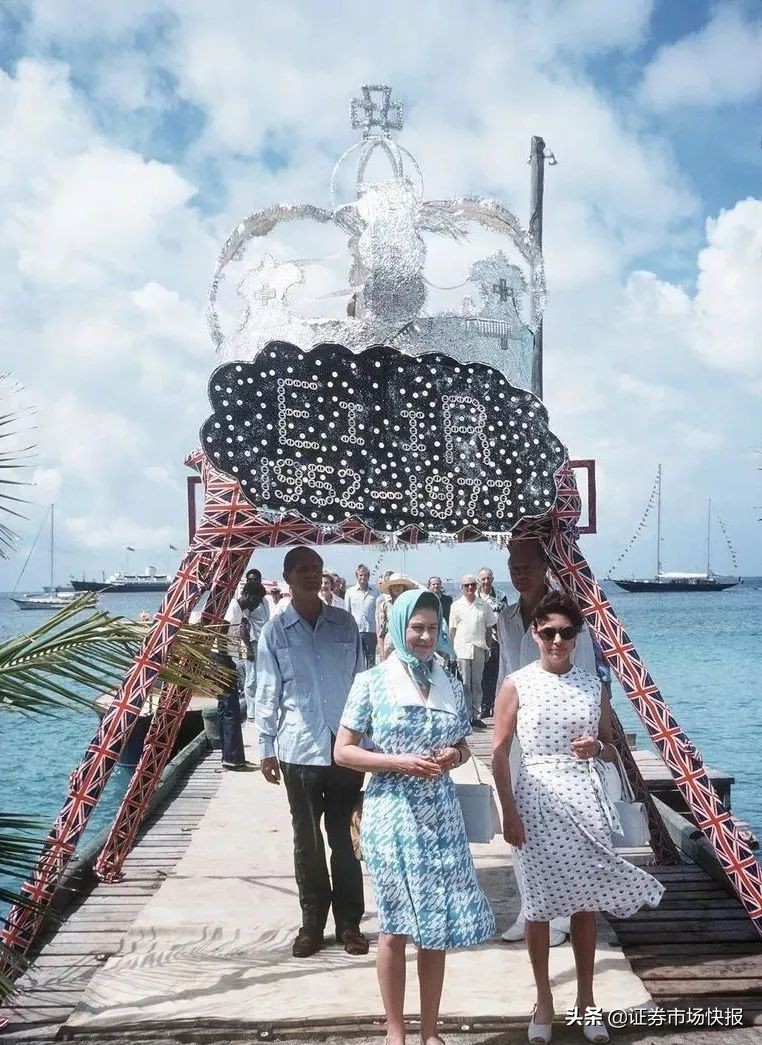 英国乔治小王子和女王,英国乔治小王子为什么不是继承人