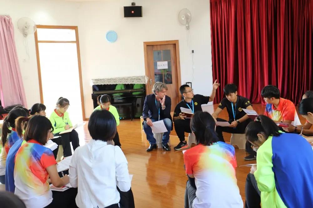 雏鹰幼儿园足球,幼儿园足球活动观摩研讨表