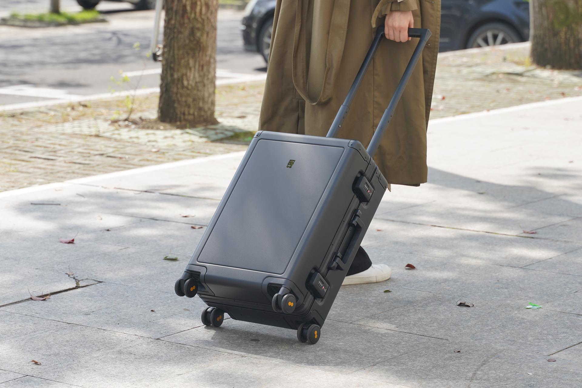 要颜值还是要实用,小米90分和地平线8号拉杆箱对比