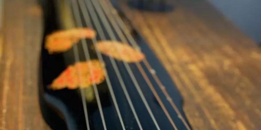 古琴入门怎样选择合适自己的古琴,落霞古琴和伏羲古琴有什么区别