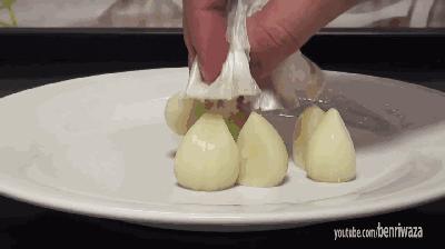 把葡萄放进微波炉爆炸实验,把两个葡萄放进微波炉