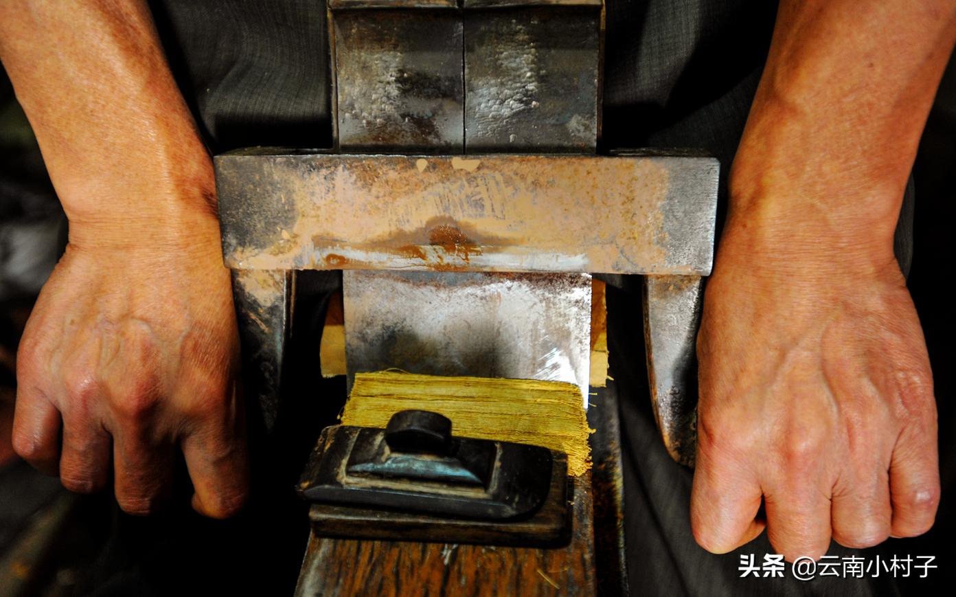 云南竹筒烟袋烟丝制作,云南烟丝用什么烟斗抽比较好