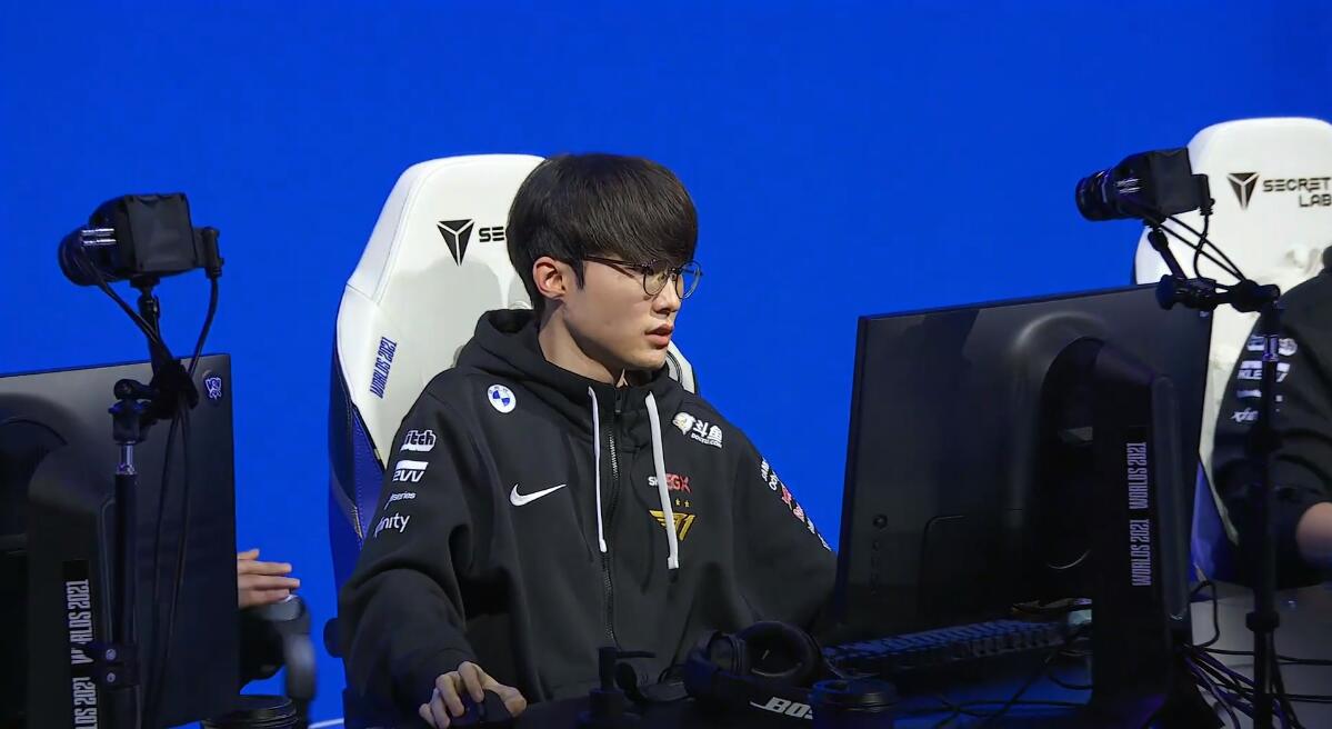 t1横扫hle第二局,hle爆冷击败t1第四局回放