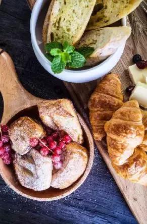 甜点可不仅是缀着亮片和蕾丝的少女派，而是带着仪式感的信物