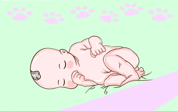 宝宝突然爱咬下嘴唇口欲期,口欲期宝宝爱咬下嘴