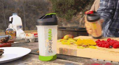 不需要电的搅拌机，摇一摇，随时随地喝新鲜果汁