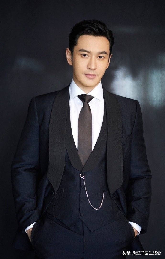 黄晓明颧骨高吗,颧骨高一仰头都凸出来了