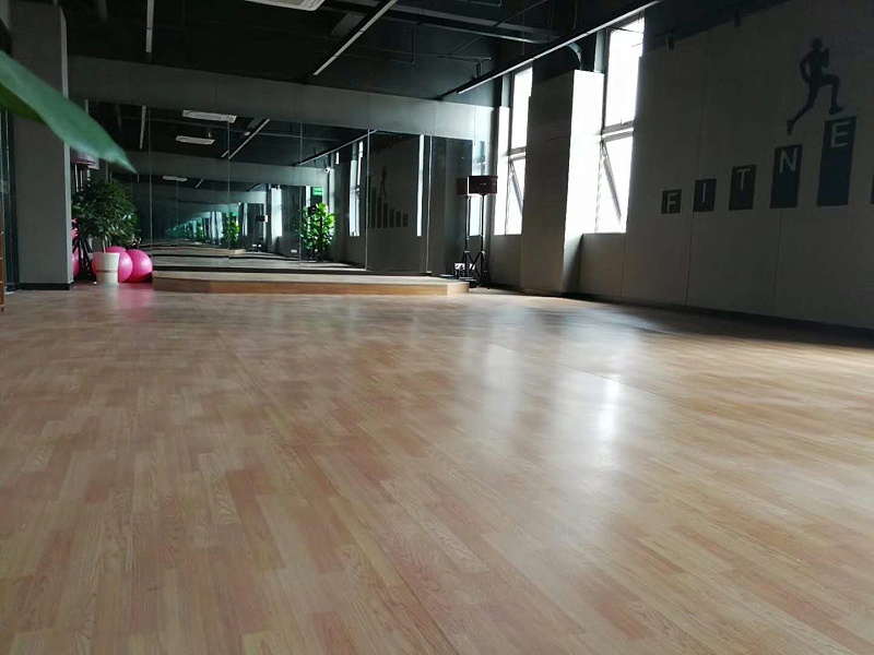 地板革和地板胶怎么比较,地板革和地板胶哪个更好