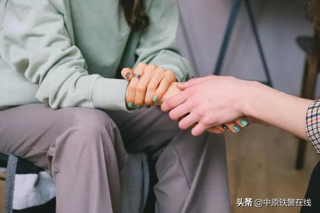 抑郁症会对身边的人发火吗,朋友感觉自己有抑郁症怎么开导