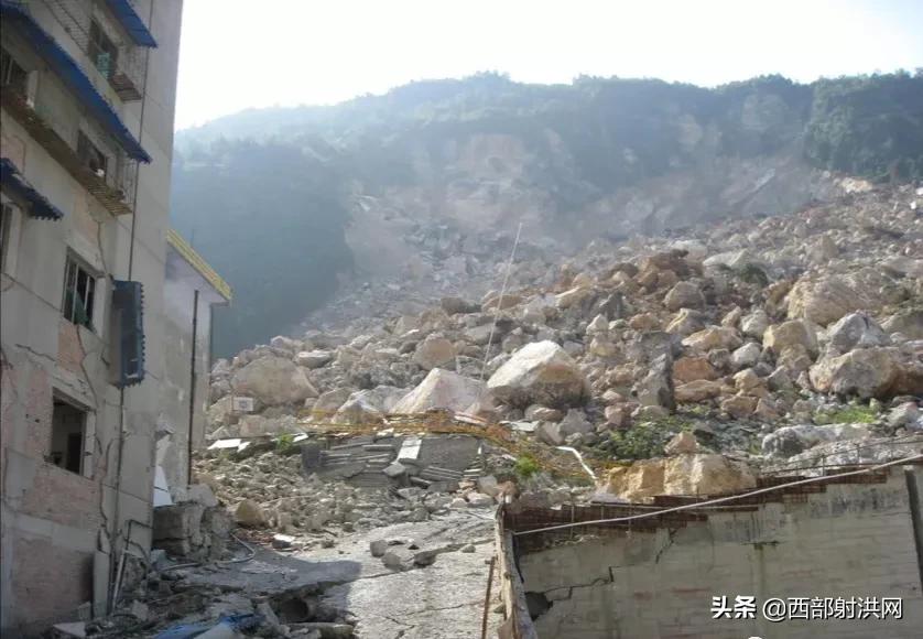 2008年汶川地震记者现场报道,2008年汶川地震伤感视频