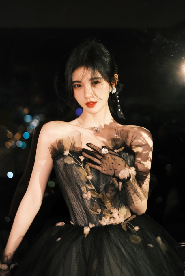 鞠婧祎被质疑穿山寨回放,鞠婧祎疑穿山寨衣服