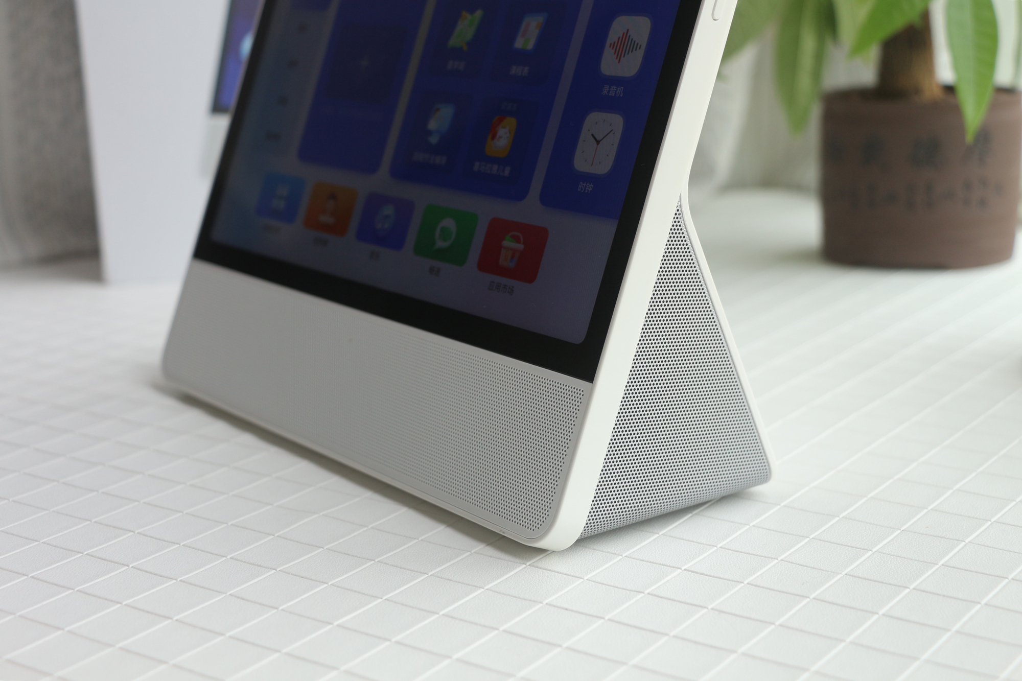 贴心的保驾护航、丰富的儿童教育内容，华为小精灵学习智慧屏体验