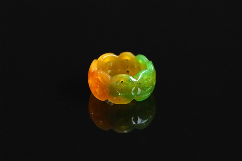 价值3000万的翡翠手镯,价值2000万的翡翠手镯