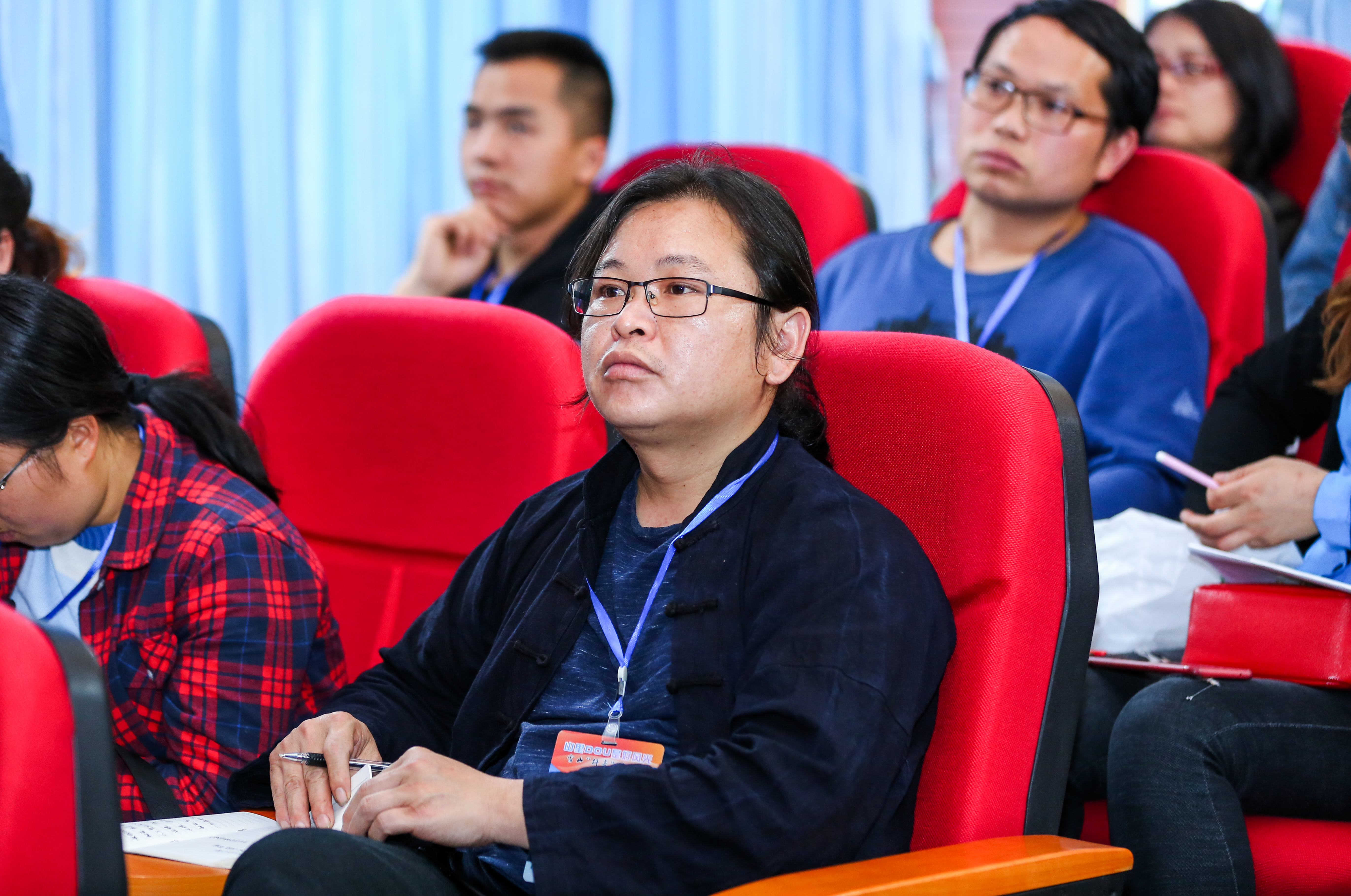 非遗苗族银饰传承人潘仕学,非遗银饰制作技艺传承人