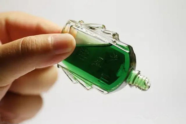 风油精治嗓子疼是直接滴嗓子里吗,生活有妙招风油精