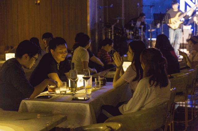 上海仅118元抢313元FIM西餐音乐酒吧3人餐~扒烤新西兰羊排+...