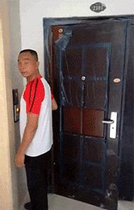 今天过来按脚,恰巧碰见了前女友,我该怎么化解尴尬呢?哈哈哈