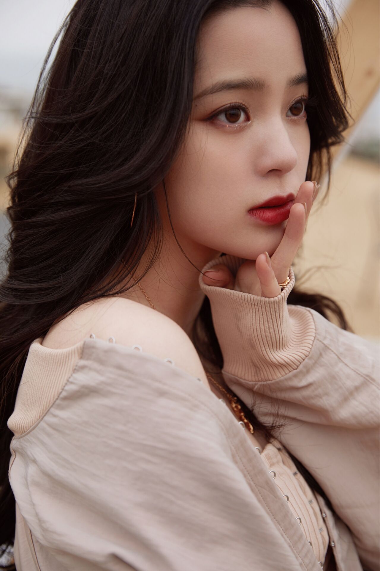 欧阳娜娜衣品升级,欧阳娜娜大胆穿搭美出新高度