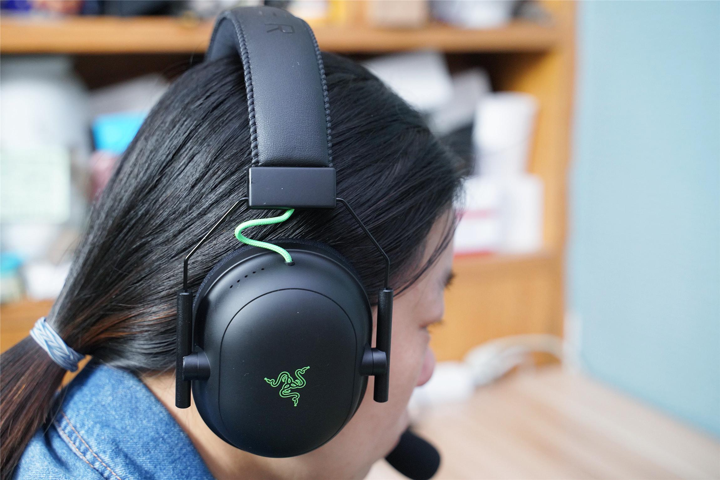 雷蛇旋风黑鲨v2电竞耳机上手,razer雷蛇旋风黑鲨v2x头戴式打csgo