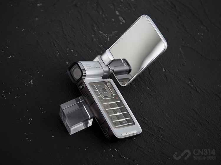 motorazr四代,motorazr2019翻盖折叠屏