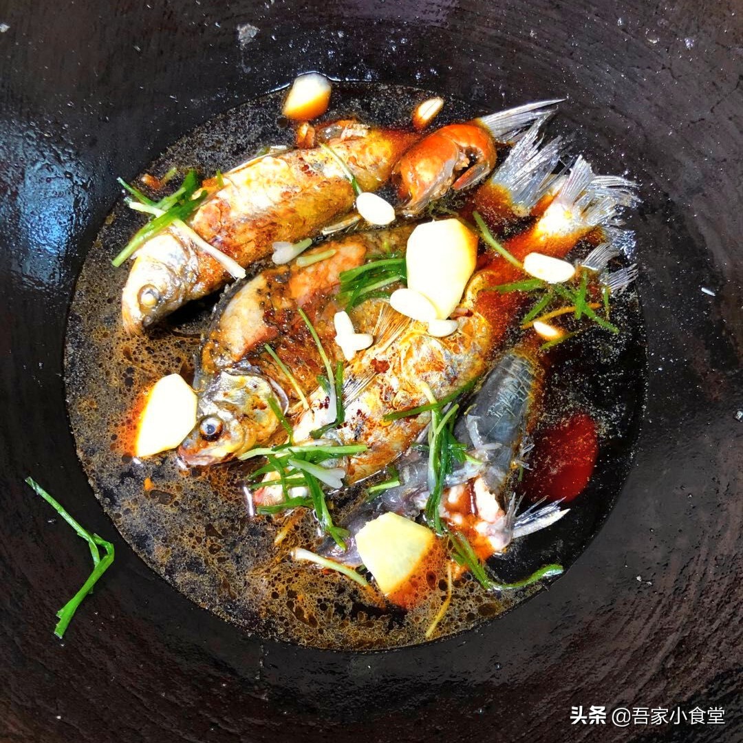 红烧小杂鱼的家常做法大全视频,红烧野生小杂鱼的家常做法视频