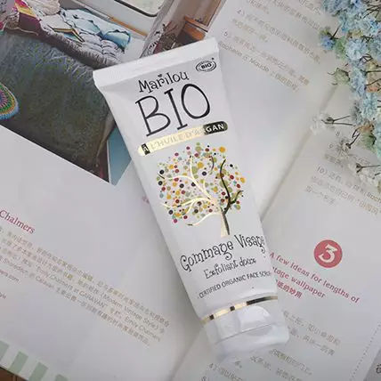 黑头皮肤屏障脆弱容易色素沉着,皮肤黑头闭口暗沉