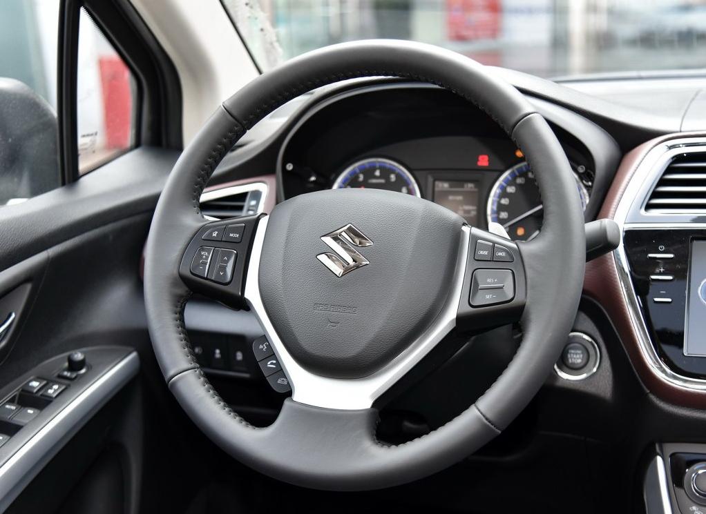 铃木骁途公认缺点,省油的铃木家用车