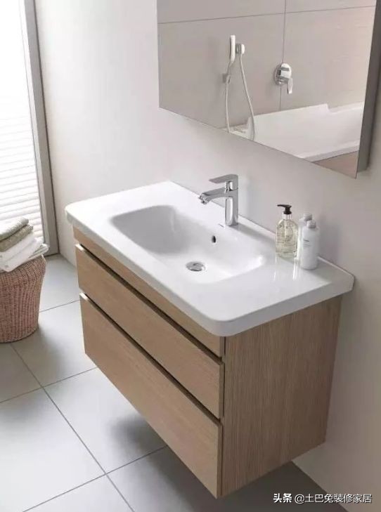 浴室柜陶瓷的好还是木质的好,浴室柜是pvc的好还是实木的好