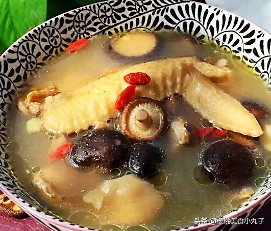 炖鸡时牢记三个调料不要放,炖鸡汤牢记4放5不放