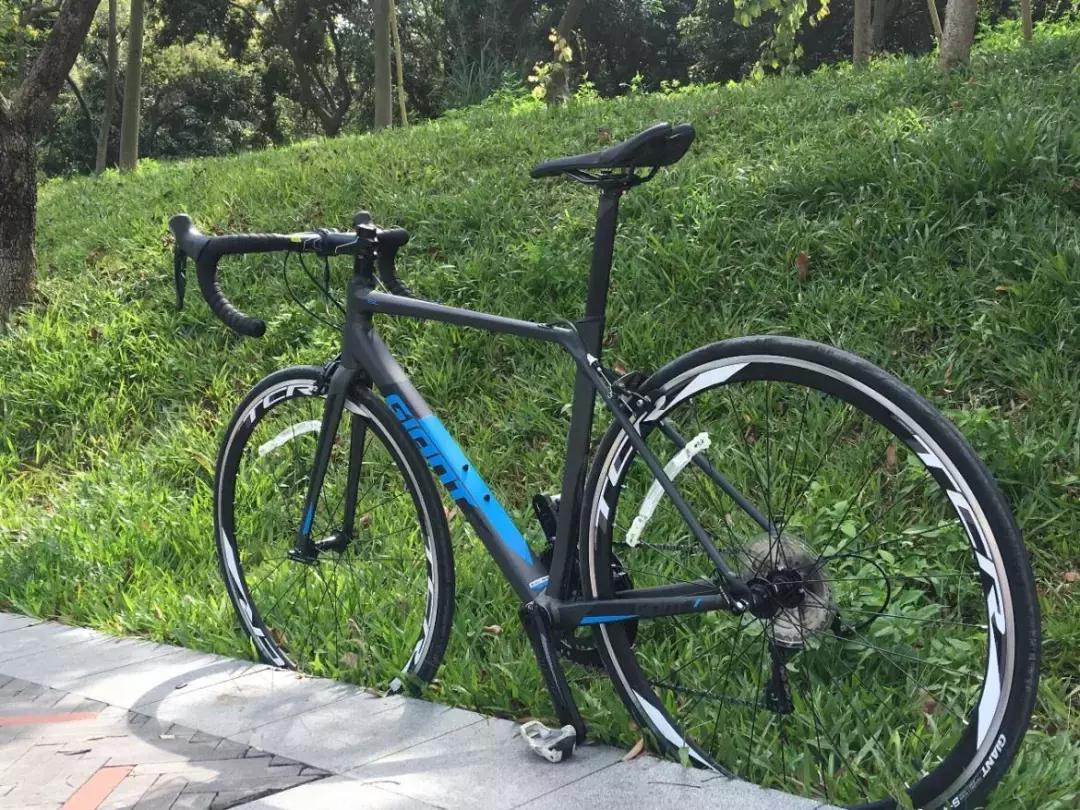 giant捷安特revolt-f1测评,捷安特通勤休闲骑行入门推荐