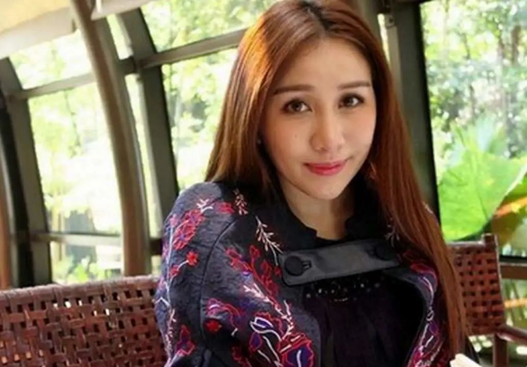 赌王唯一一个没有上过大学的女儿,赌王两个儿女近况