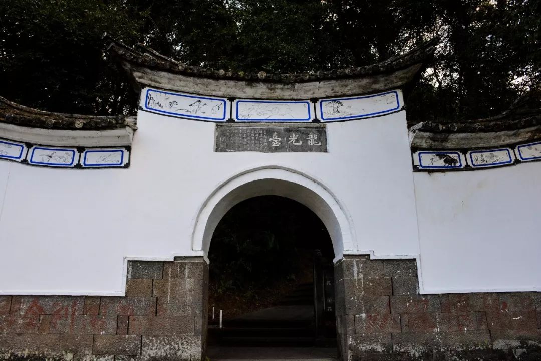 龙洞瀑布景观,龙洞瀑布在哪里啊